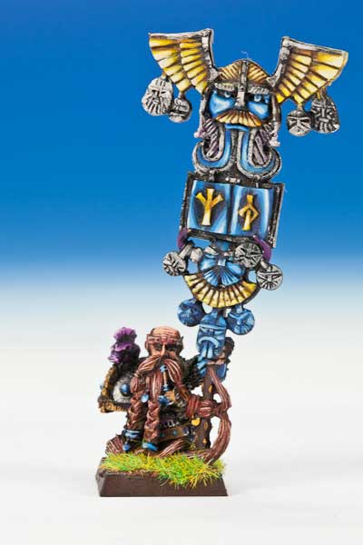Dwarf Army Standard Bearer: 2005